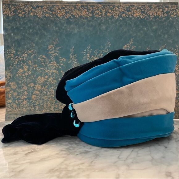 Vintage 40’s Tall Velvet Toque Hat - Picture 1 of 6